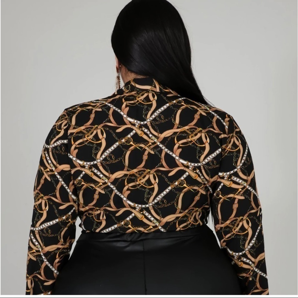 𝅺tie Front Crop Top Plus Size - Picture 3 of 4